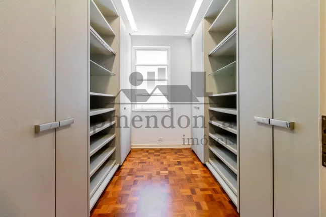 Imagem Apartamento impecável em Higienópolis, com 04 quartos (2 suítes ) e 3 vagas, 452m²