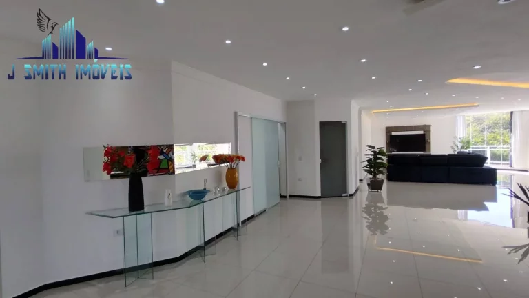 Imagem CASA PRATICAMENTE TÉRREA. PISCINA, SALÃO DE JOGOS, SAUNA, NA GRANJA VIANA