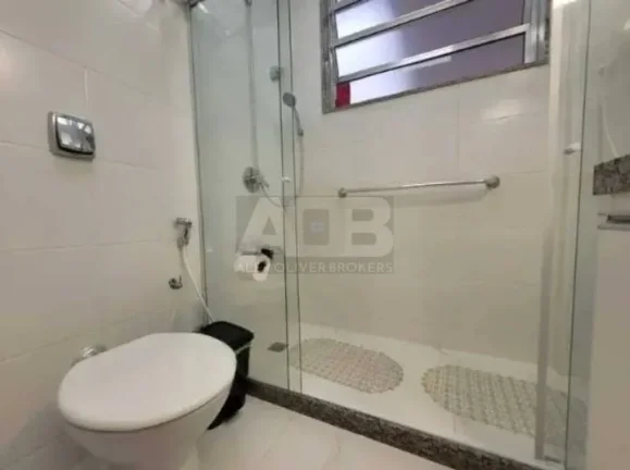 Imagem Apartamento à venda em Copacabana, 48m2, Quarto e Sala, 50 metros da Praia.