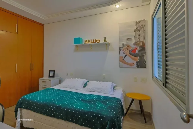Imagem Localizado no bairro Cidade Nova, este apartamento oferece uma área de 240 metros quadrados, propor...