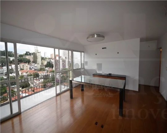 Imagem Cobertura duplex, ampla, bem distribuída com piso de tacos, armários embutidos, gabinete nos banhe...