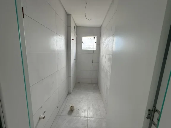 Imagem Apartamento de dois dormitórios, sendo uma suíte, sacada com churrasqueira e uma vaga de garagem no bairro de Gravatá, em Navegantes - Adriano Carpes imóveis vende