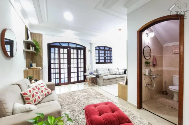 Imagem Casa com Piscina e Churraqueira na Zona Sul