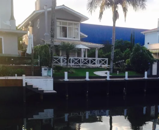 Imagem Excelente casa com marina privativa em Balneário Camboriú