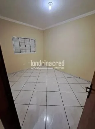 Imagem Casa de Esquina no Conjunto Alexandre Urbanas, Zona Leste de Londrina: 3 quartos, suíte, garagem para 2 carros e excelente localização próxima a comércios!