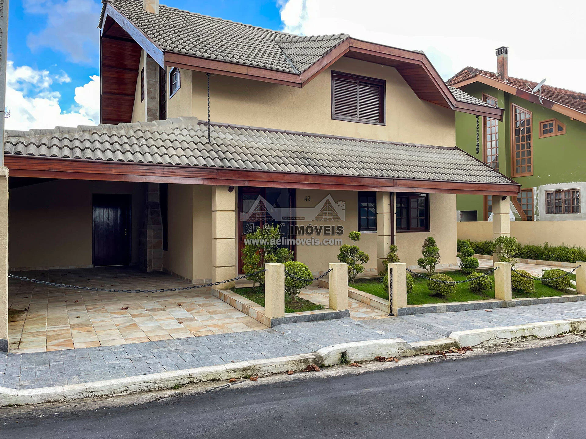 Imagem Casa à venda em Campos do Jordão – Reformada em condomínio fechado