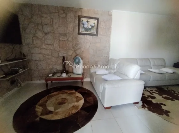 Imagem Oportunidade única: duas casas no mesmo terreno, com entradas independentes e uma localização pri...