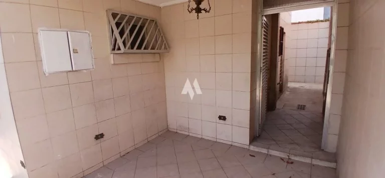 Imagem Casa á venda 3 dormitórios 1 suíte - Sobrado isolado e quintal - R$ 795.000
