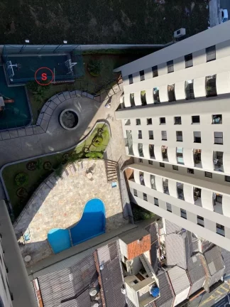 Imagem Aconchegante apartamento à venda com 2 quartos, sendo 1 suíte, e 2 banheiros no total. O condomínio ?(C) bem equipado com diversas instalações, apropriad