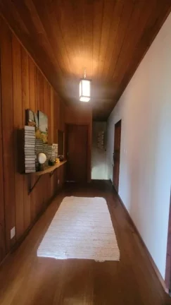 Imagem Imóvel à Venda na Praia do Rosa: Casa com Vista para o Vale, 4 Quartos, 770m² de Terreno!