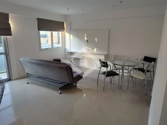 Imagem Apartamento com 2 qts mobiliado 72m² suíte e varandão - Barra da Tijuca