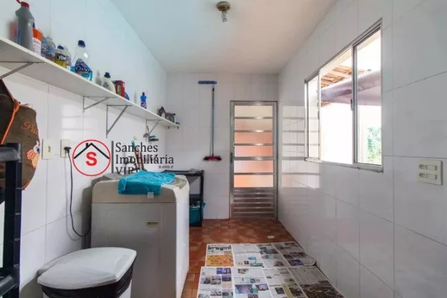 Imagem SOBRADO COM 3 DORMITÓRIOS A VENDA NA VILA LÚCIA, PRÓXIMO AO LARGO DA VILA ZELINA. QUINTAL COM PISCINA AQUECIDA E CHURRASQUEIRA. 5 VAGAS DE GARAGEM.