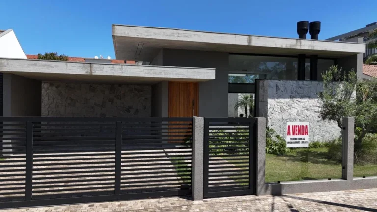 Imagem Casa 4 Dormitórios - Bairro Atlantida