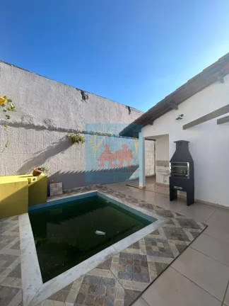 Imagem Casa à 150 metros da Praia do Gaivotas em Itanhaém, 02 dorms, 03 vagas, piscina, churrasqueira 379mil