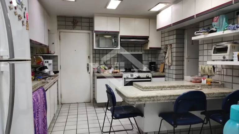Imagem Apartamento de 4 Quartos para Venda em Copacabana com 234 m²