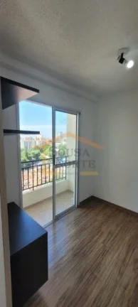 Imagem Apartamento com 2 dormitórios, sendo um com guarda-roupa planejado, piso laminado, sala para dois a...