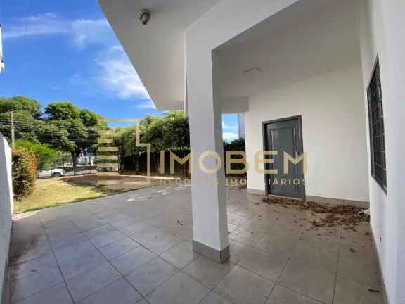 Imagem Casa Comercial de Alto Padrão para Locação em Sinop-MT - Setor Comercial 6 salas, 3 banheiros, 4 vagas de garagem 217m².