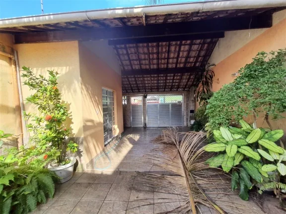Imagem Casa dormitórios com ampla garagem na Vila Tupi em Praia Grande