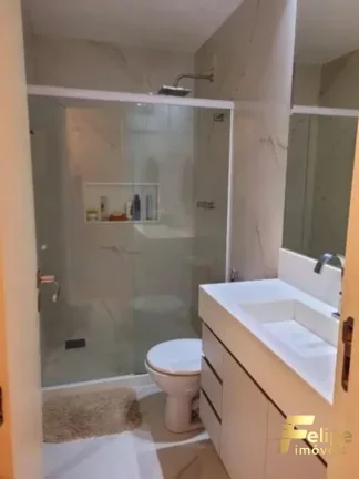 Imagem Apartamento com três quartos - em Itapuã.