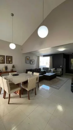 Imagem Casa Alto Padrão com 3 dormitórios sendo 1 suíte e 2 vagas - Floresta | Joinville/SC