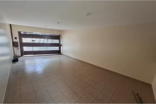 Imagem Casa para locação com 290m², 3 dormitórios, sendo 1 suíte, 4 vagas de garagem coberta e edícula com quarto e banheiro por R$4.500,00 - Vila Jaguara-SP