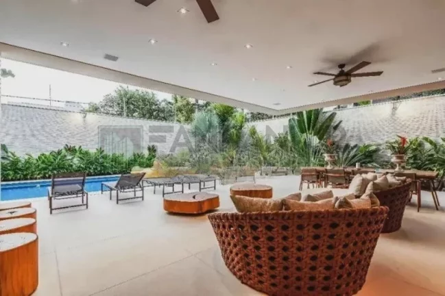 Imagem Descubra a verdadeira definição de luxo e sofisticação nesta deslumbrante casa no condomínio fechado do Jardim Europa. Com uma construção impecável de