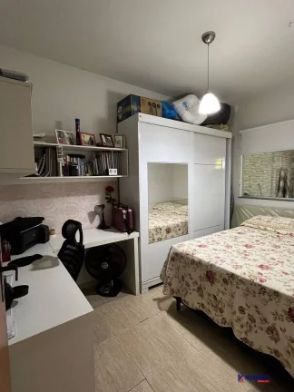 Imagem VENDO CASA DE 2/4 SENDO UMA SUITE