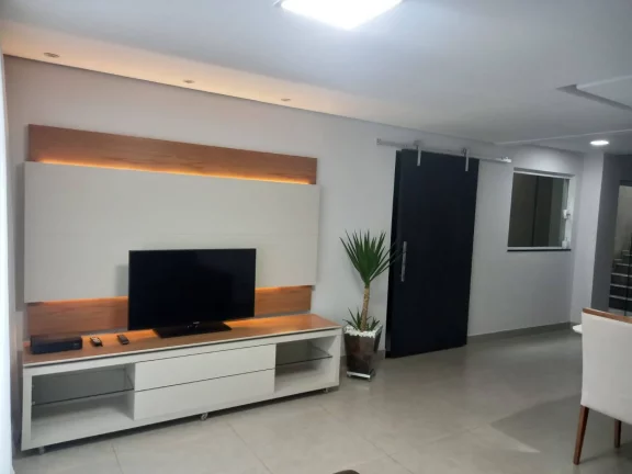 Imagem Sobrado com 200 m² sendo 2 Dormitorios e 2 Suítes e 2 Vagas de Garagens