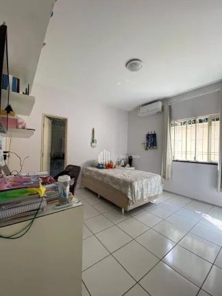 Imagem Casa à venda com 4 dormitórios (três suítes) R$ 1.600.000 - BOM PARA CLINICAS . Jóquei - Teresina/PI