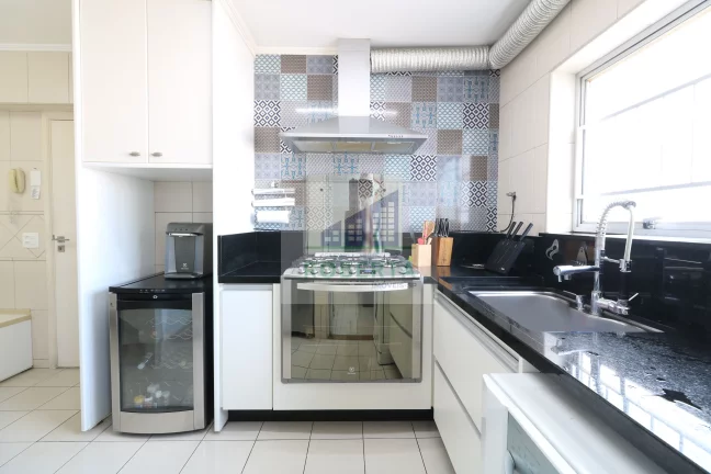 Imagem APARTAMENTO À VENDA EM MOEMA COM 4 DORMITÓRIOS