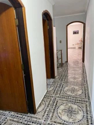 Imagem Sobrado com Design Funcional e Espaços Bem Distribuídos – Jardim Eliane