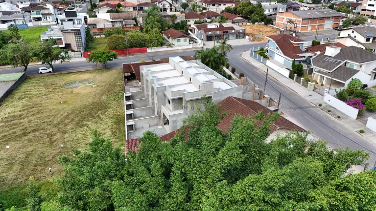 Imagem Sobrado Geminado em fase final no Saguaçu próximo do colégio Bom Jesus!