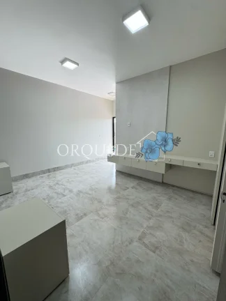 Imagem Casa à venda na cidade de rio verde com 3 quartos, 3 suítes, 2 salas, 1 banheiro, 1 vaga de garagem e 156m² de área.