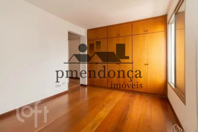 Imagem Lindo apartamento no último andar, com uma bela vista, planta espaçosa e muita luminosidade natura...
