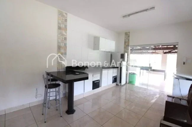 Imagem Lindíssima chácara em Sumaré, sendo a casa principal reformada recentemente com 2 quartos, sendo ...