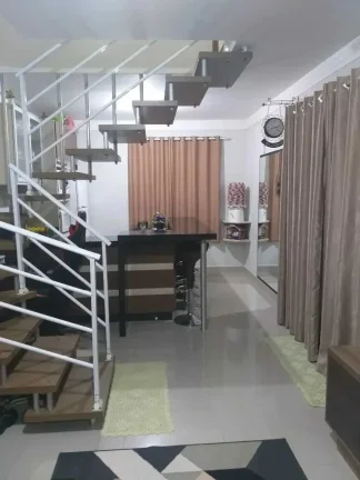 Imagem Sobrado com 2 suítes e 1 vaga na garagem, a 350m da praia em - Balneário Piçarras/SC