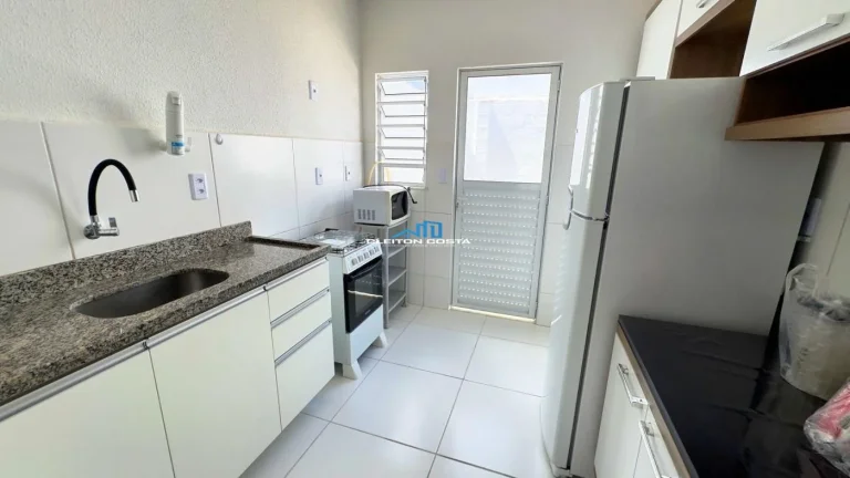 Imagem Casa para Locação em Feira de Santana, SIM, 2 dormitórios, 1 banheiro, 2 vagas