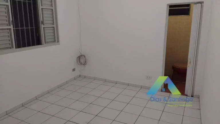 Imagem Linda casa 3 dormitórios,sendo 1 suite, 3 vagas de garagem, lavanderia, quintal com localização privilegiada fácil acesso a comércios .