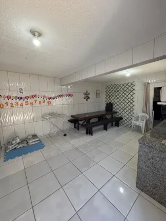 Imagem Adriano Carpes Imóveis vende, uma linda casa em alvenaria mais edícula , com 2 dormitórios sendo 1 suíte, no centro de Penha, com uma ótima localização.