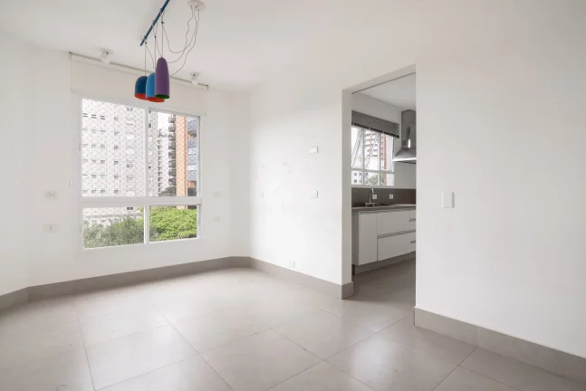 Imagem Apartamento de 260m ao lado do Parque Ibirapuera, com 4 dormitórios (2 suítes), varanda, 3 vagas com depósito, piscina, quadra, churrasqueira, sauna