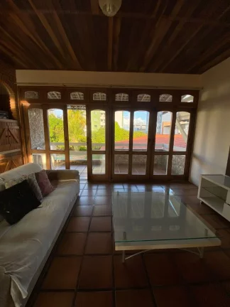 Imagem Mansão de Luxo na Coroa do Meio - 4 Suítes, Piscina com Cascata e Jardim com Pomar