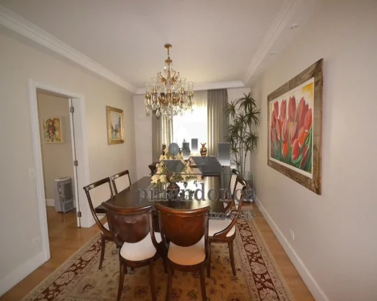 Imagem Apartamento estilo casa suspensa com muito charme e bom gostos, estilo Neo classico, novo de pouco u...