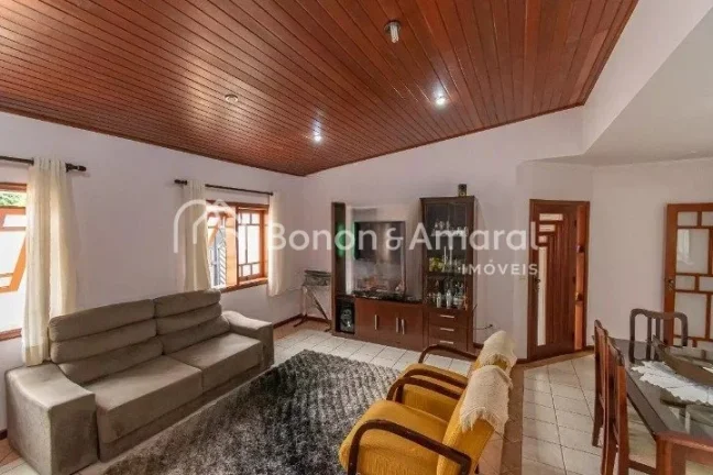 Imagem Sobrado construído em 3 níveis à venda em ótimo bairro de Campinas-SP. No pavimento térreo poss...