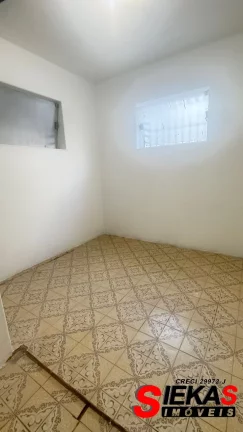Imagem Casa Comercial para Locação em São Paulo-SP na Chácara Mafalda: 6 salas, 1 banheiro, 4 vagas de garagem e 150m² de área.