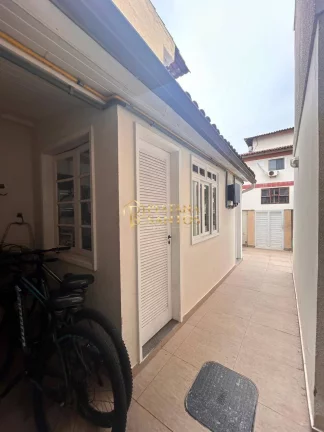 Imagem Casa Triplex à Venda no Condomínio Jardim Nova Barra
