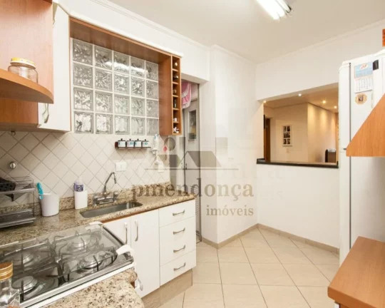 Imagem Apartamento reformado com 2 quartos ( 1 suíte c/ closet ) e 2 vagas, 90m²