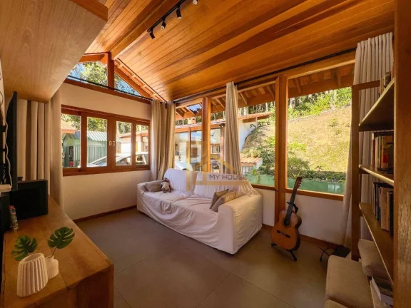 Imagem Casa Linear com 4 quartos e lazer privativo dentro de condomínio de Teresópolis
