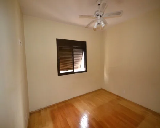Imagem Apartamento com piso de madeira e armários! Amplo living para 2 ambientes, terraço, lavabo, 4 dorm...