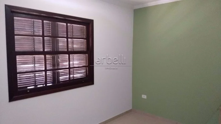 Imagem Sobrado com 200 metros quadrados aproximadamente, com três dormitórios, dois banheiros com aqueced...