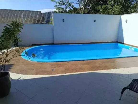 Imagem Ampla casa com 4 suítes e 4 vagas de garage, piscina e área de festa espaçosa - Fazendinha Itajaí/SC